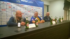 Grzegorz Sitek (trener Orła Przeworsk) z lewej oraz Dominik Nowak (trener Motoru Lublin) z prawej